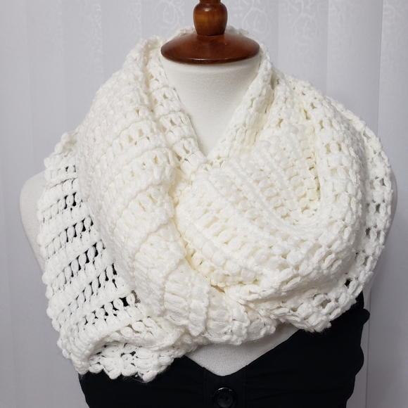 Victoria's Secret Accessories - Victoria’s Secret Womens Winter White Knit Infinity Scarf Boho